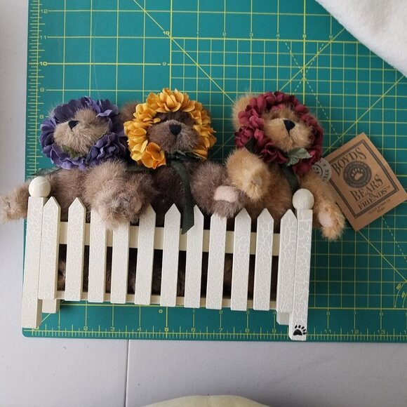 Boyds Bears three plush garden picket fence NWT garden wreath COA‎ 4-jointed - Picture 8 of 9